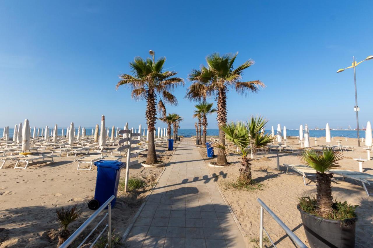 Comfortable Apartment Next To The Beach Durrës Esterno foto